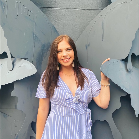 Meet your Posher, Taylor - Picture 2 of 3